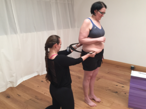 Private_yoga_postural_asessment_measuring_pelvic_tilt